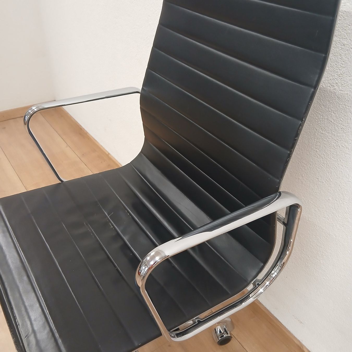 Vitra Sedie: Vitra Eames EA 119 Bürostuhl Leder Schwarz – Usato da Oberurnen venduto da SH2025 4