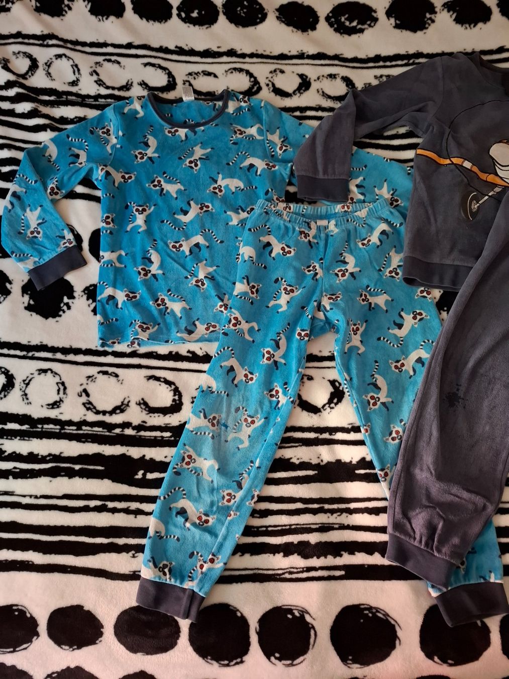 Pigiama & Simili: 2x Samt Pyjamas gr.122/128 – Difettoso da Oberurnen venduto da rotty80 2