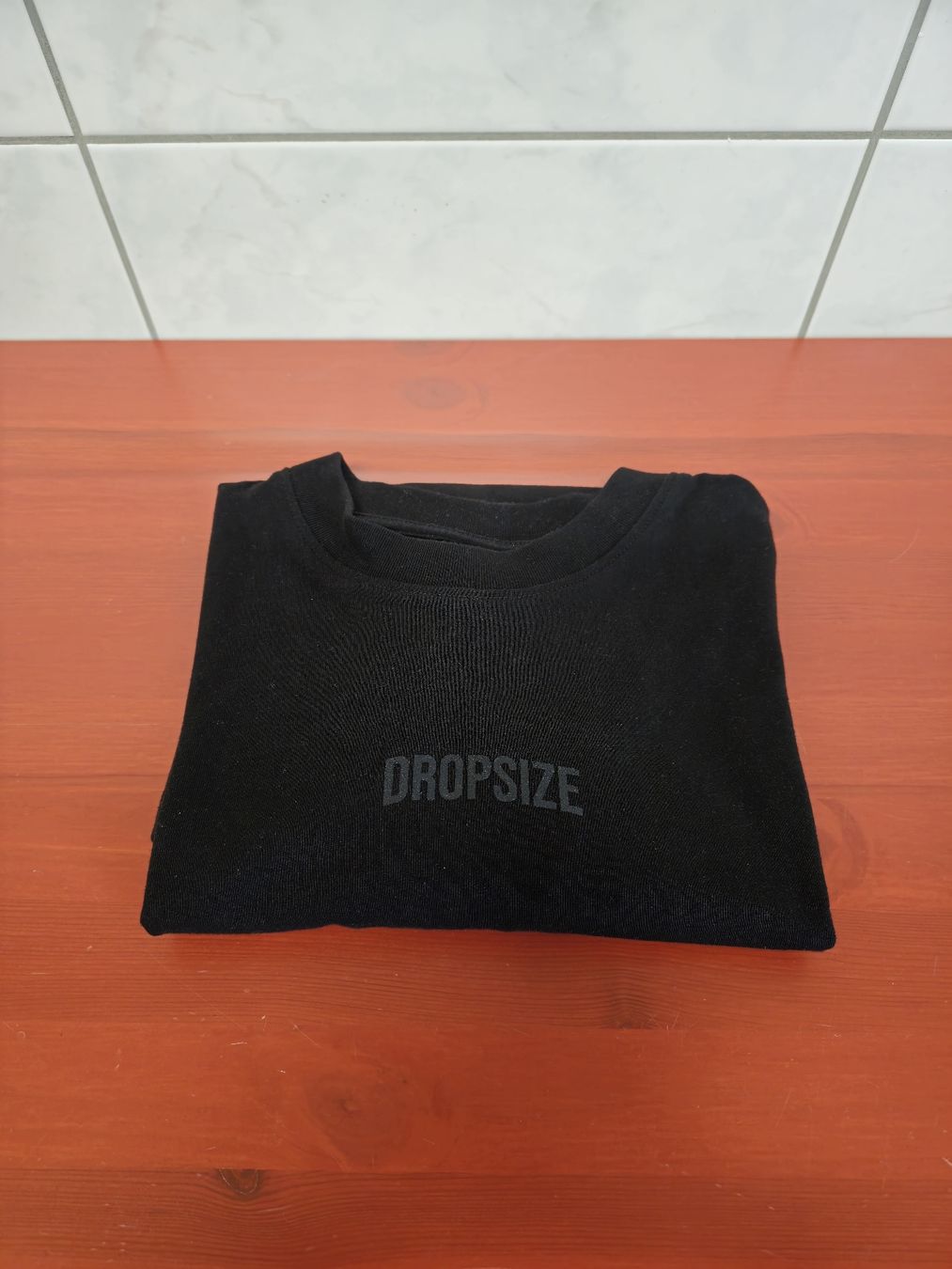 T-shirt: Dropsize T-Shirt Black – Nuovo (secondo la descrizione) da Schmerikon venduto da mike_96 1