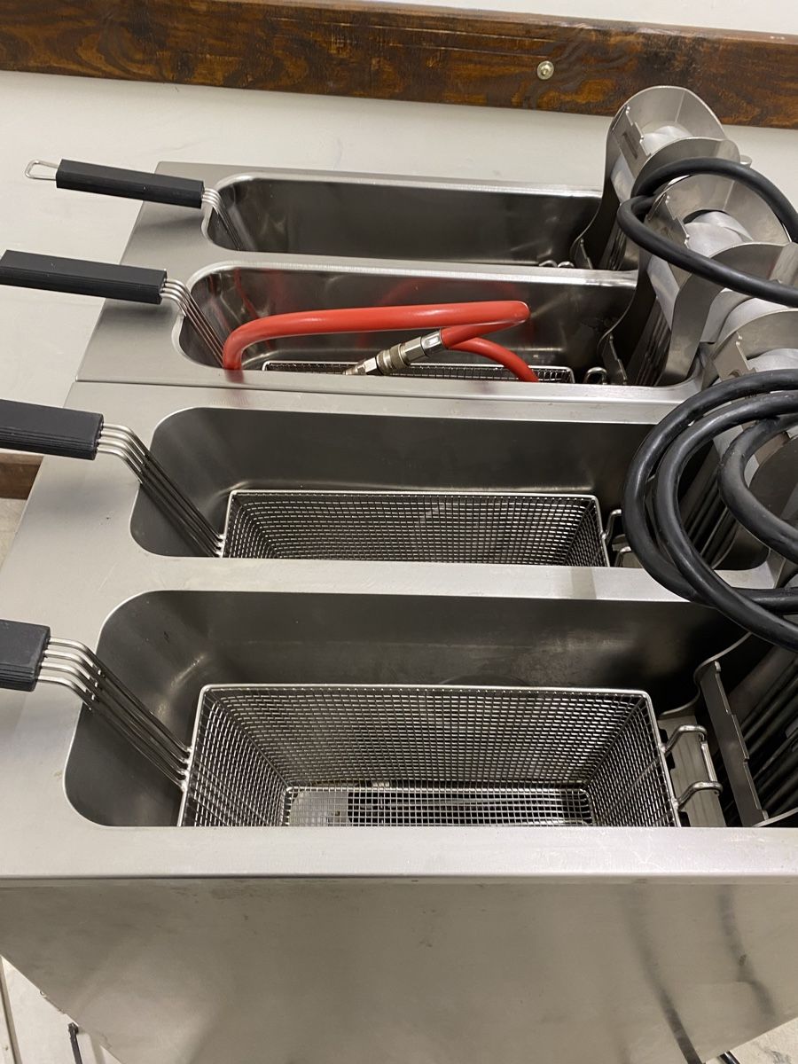 Elettrodomestici da cucina: 2 Fritteusen – Usato da Dietikon venduto da dia_y8y5 4