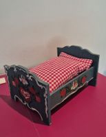 antikes Bett von Dora Kuhn fürs Puppenhaus/Puppenstube
