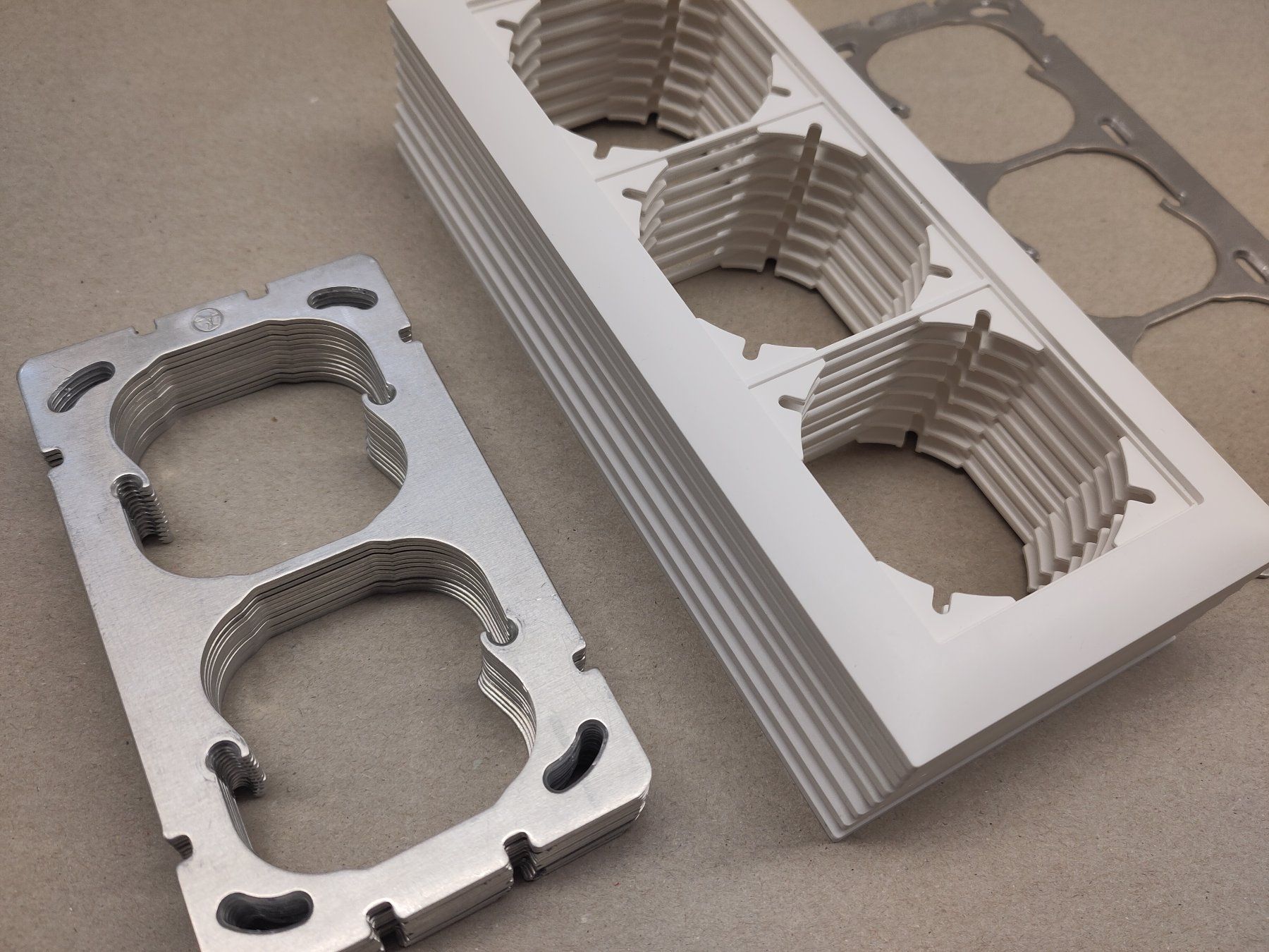 Feller Interruttori: Diverse Abdeckplatten und Grundplatten EdizioDue – Usato da Schmitten FR venduto da SirLanzelot 2