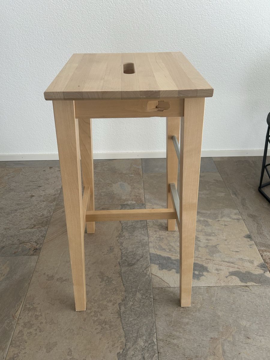 Tables: Hochtisch mit zwei Hockern – D'occasion à Zollikofen par pas_7fhq 2