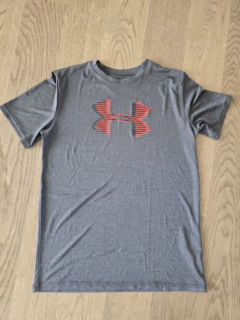 Under Armour T-Shirt Jungs YXL - Top Zustand für Frühling!