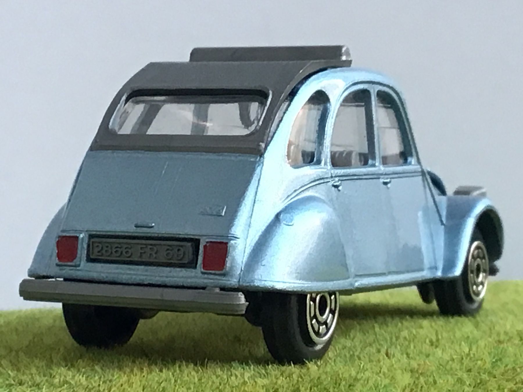 Norev Modellautos: Citroën 2CV Modellauto, 1:43 – Gebraucht aus Männedorf von Spezial-Modelle 2