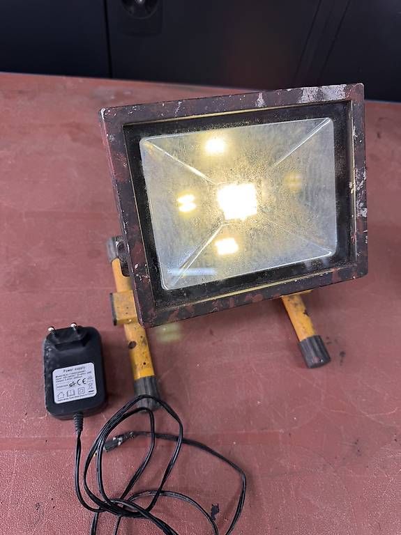 Lampade: Merox LED Baustrahler 20W – Usato da Beckenried venduto da chef3945 1