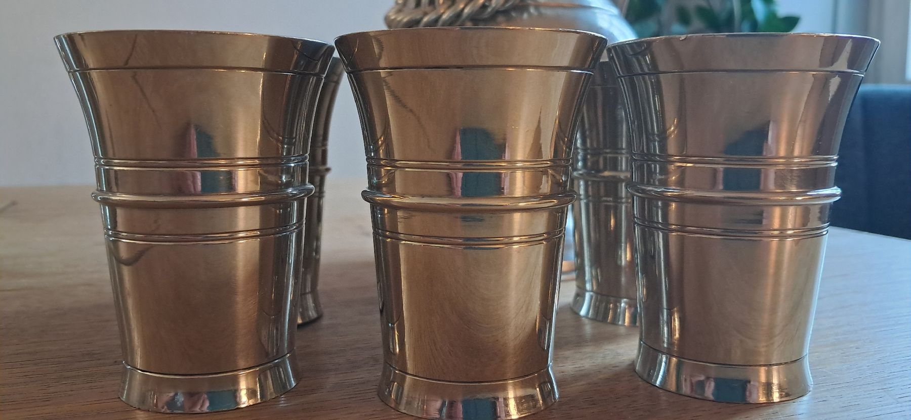 Geschirrsets: Set Zinnkrug mit 6 Becher – Gebraucht aus Nidau von Darkpooh 3