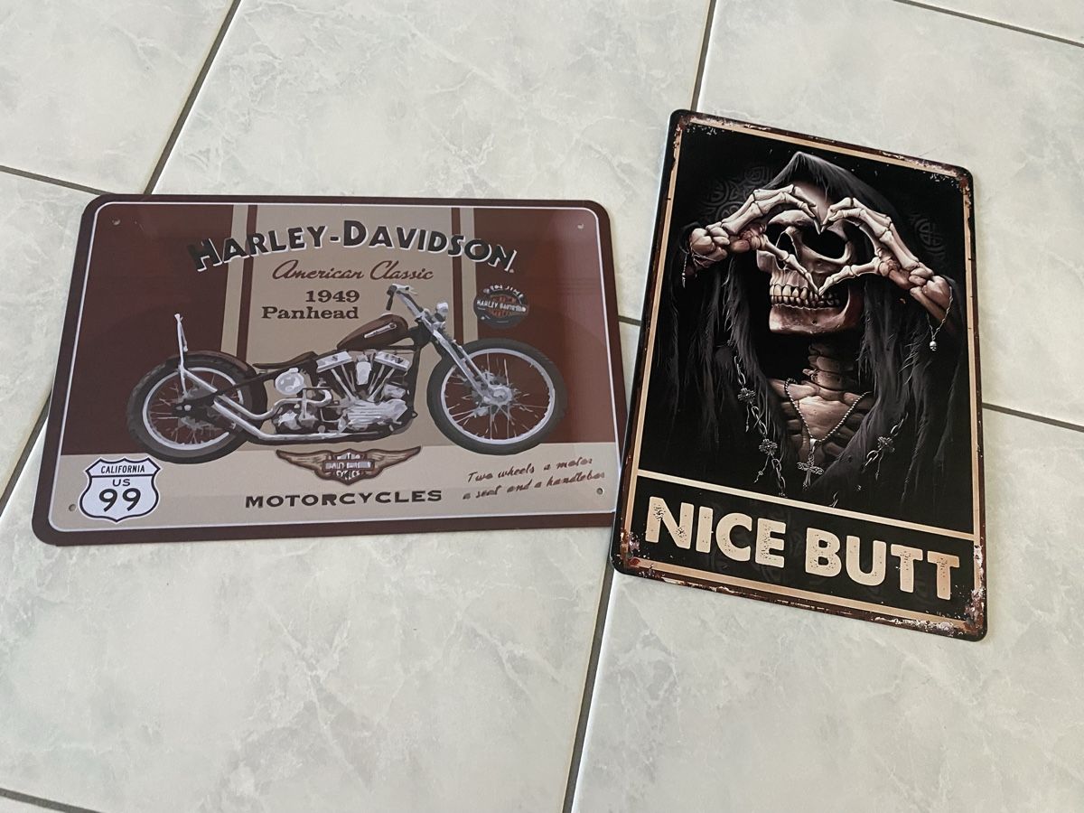 Insegne: 2 Blechschilder Harley Davidson und Nice Butt💀, Neu! – Nuovo (secondo la descrizione) da Buchrain venduto da Sisi83