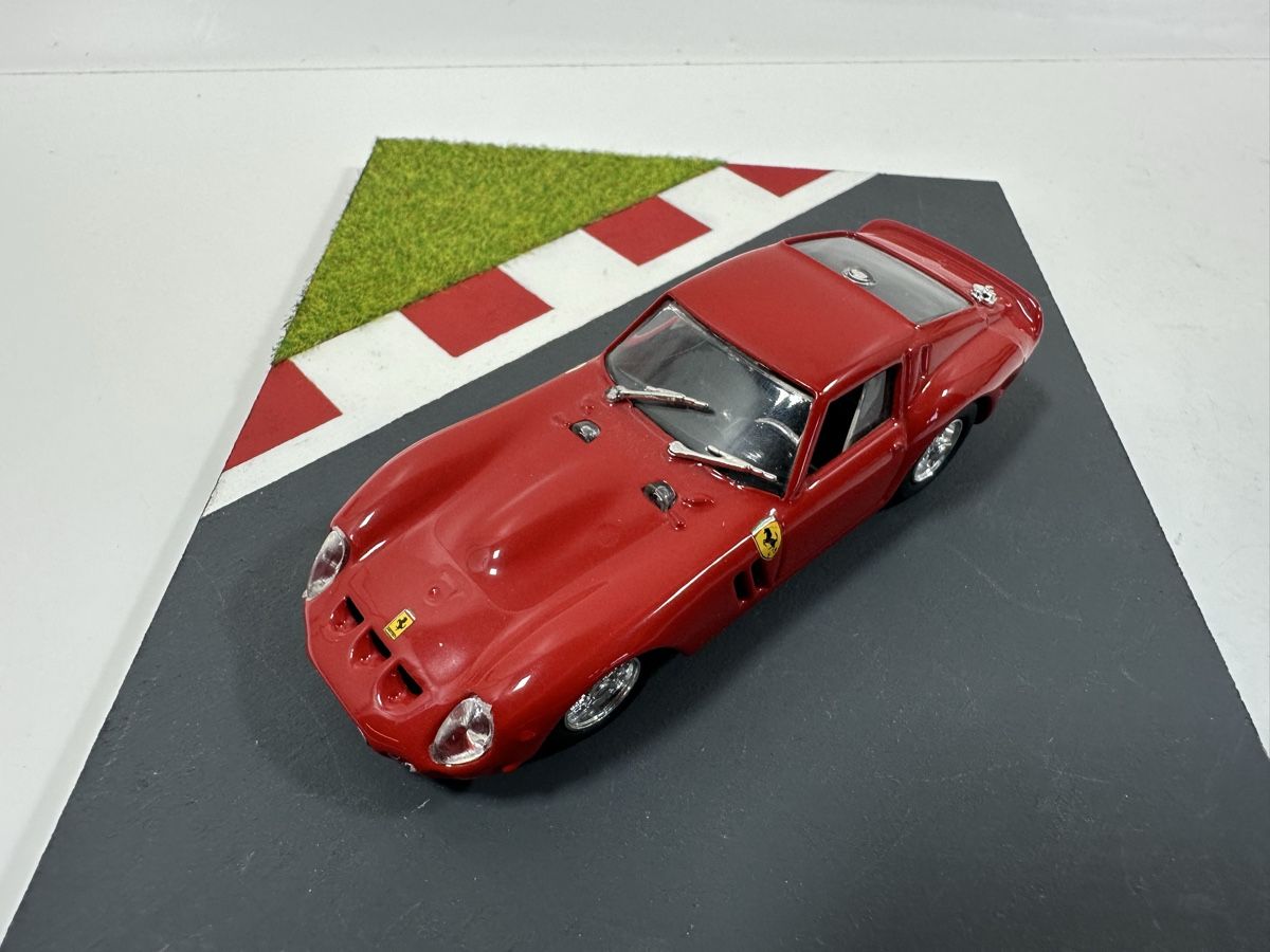 Ferrari Modellini d'auto: Ferrari 250 GTO 1:43, rot, MODEL BOX – Usato da Zofingen venduto da rf9_x2xt 1