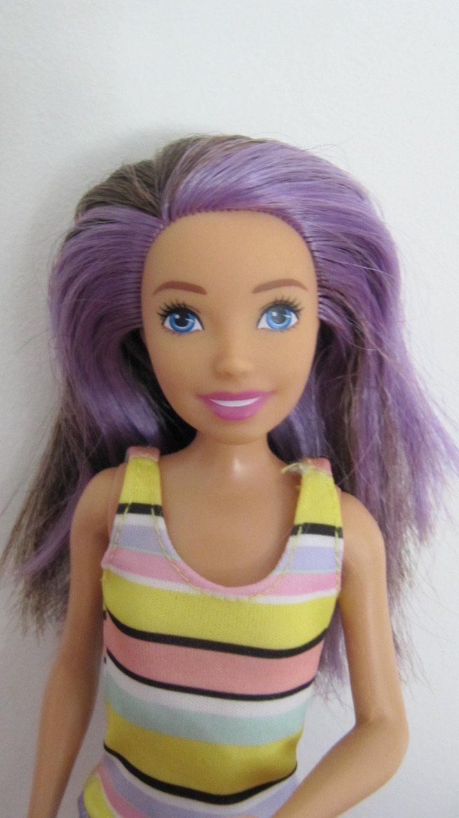 Puppen: Barbie Puppe mit lila Strähnen – Gebraucht aus Brunnen von Kiwiland1 1