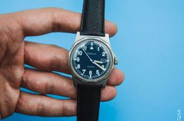 Urech Quartz Swiss Army Sehr Seltenes Modell - Military