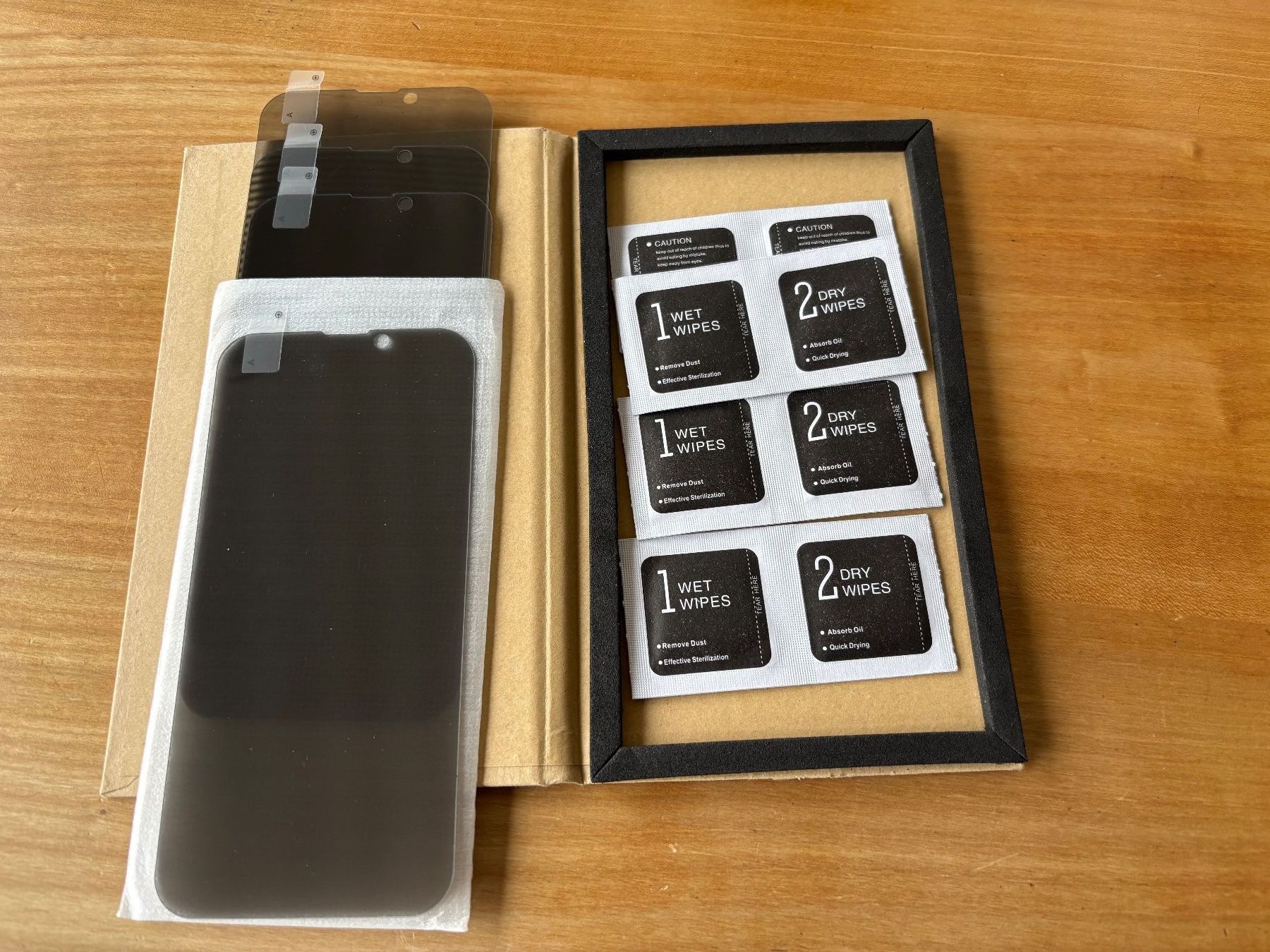 Ritocchi & pellicole di protezione: Panzerglas iPhone 16 e, 4 Stk., neu – Nuovo e nell'imballaggio originale da Solothurn venduto da wm45