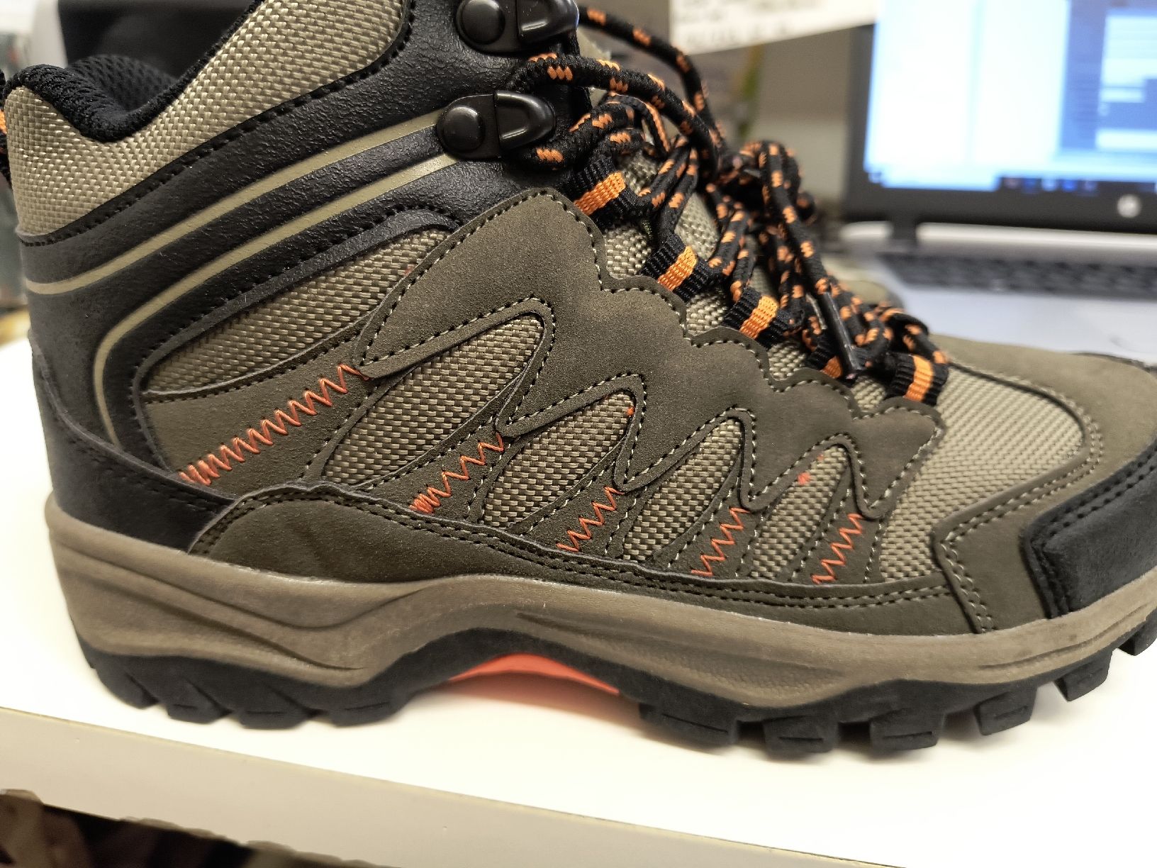 Scarpe per ragazzi: Wanderschuhe Gr. 36 / Neu – Nuovo (secondo la descrizione) da Schöfflisdorf venduto da kin_2dp9 1