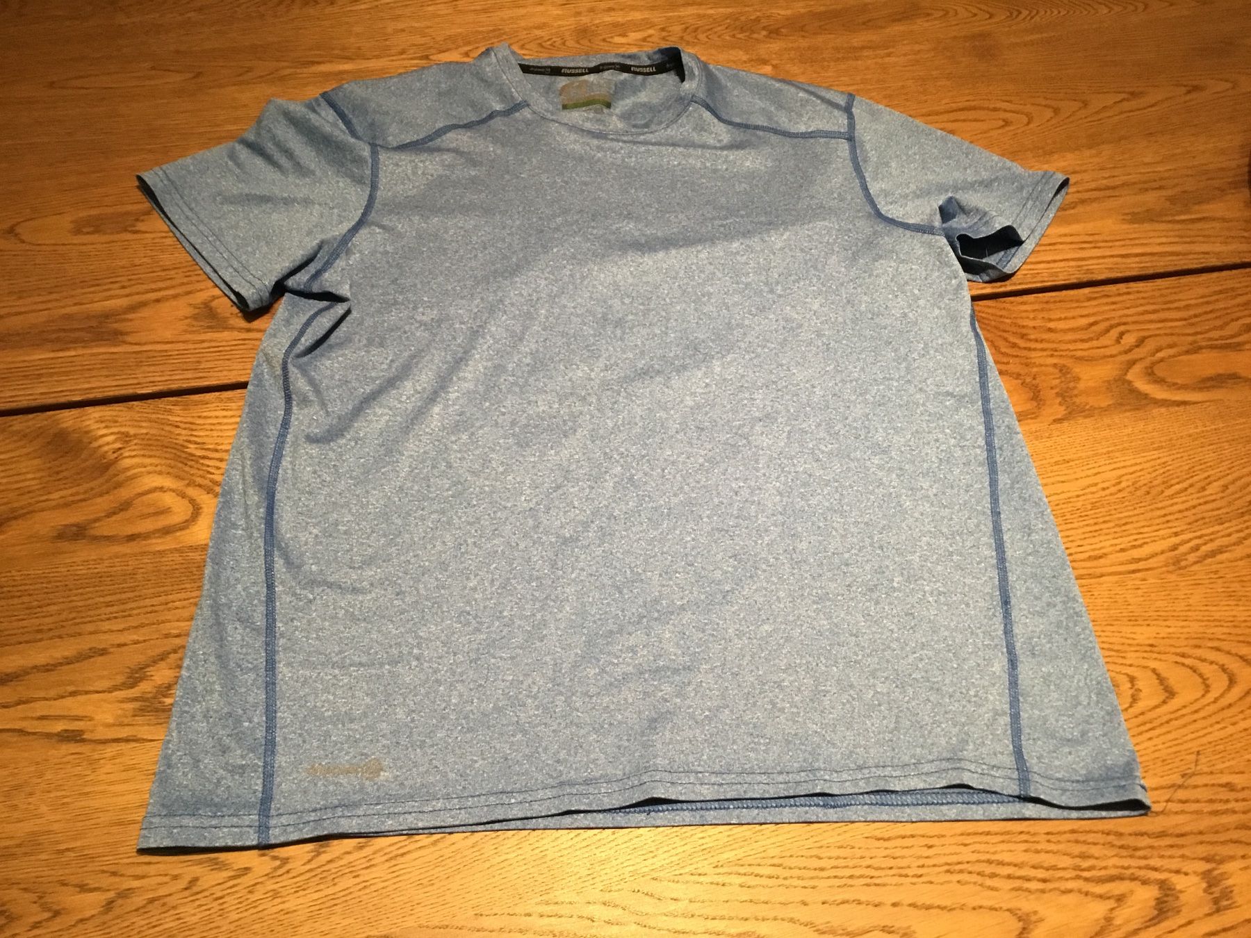 T-shirt: Tollea Sport Tshirt Gr.L – Usato da Würenlos venduto da Starceve 1