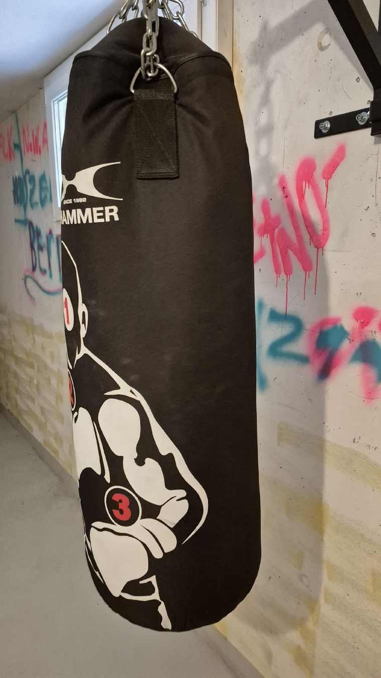 Sacchi da boxe: Boxsack Hammer mit Hängegestell – Usato da Aarberg venduto da Cnika 1