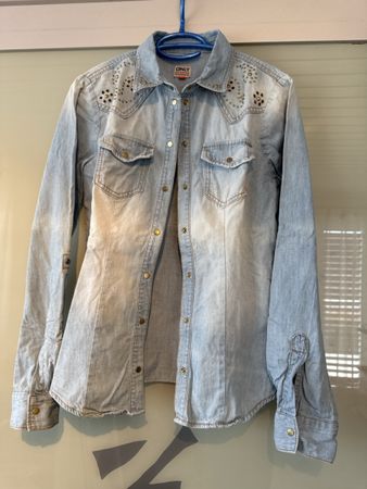 ONLY Jeanshemd, hellblau, Gr. 36, neuwertig für den Sommer!