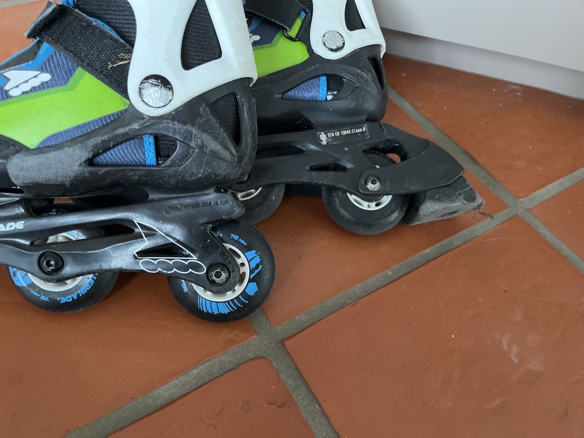 Inline-Skating & Rollschuhe: Rollerblade Inlineskates Gr. 29-34, verstellbar – Gebraucht aus Gutenswil von  2