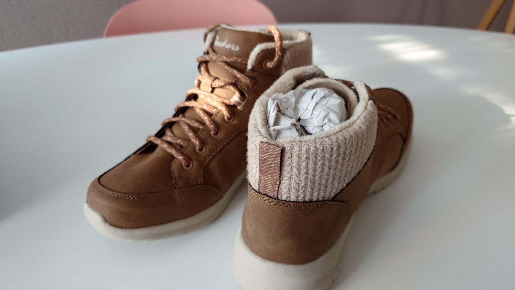 Skechers Scarpe da donna: Skechers Kurzstiefel Camel Grösse 41 – Nuovo e nell'imballaggio originale da Riehen venduto da katep75