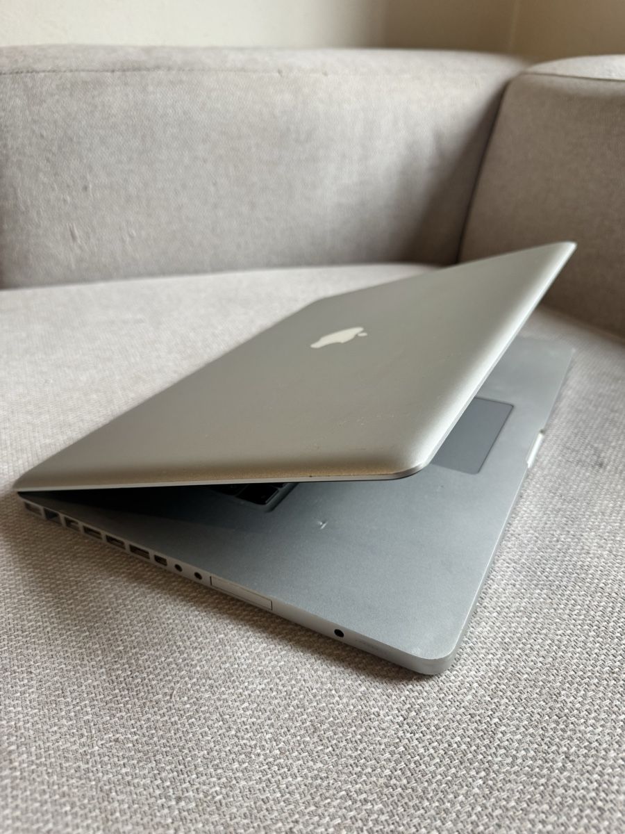 Apple Portables: Altes kaputtes Apple MacBook – Défectueux à Zürich par MHW23