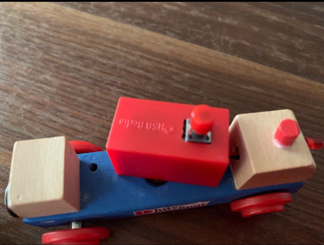 Spielzeuge: Holzzug Interdiscount Lokomotive – Gebraucht aus Beromünster von msklef 5