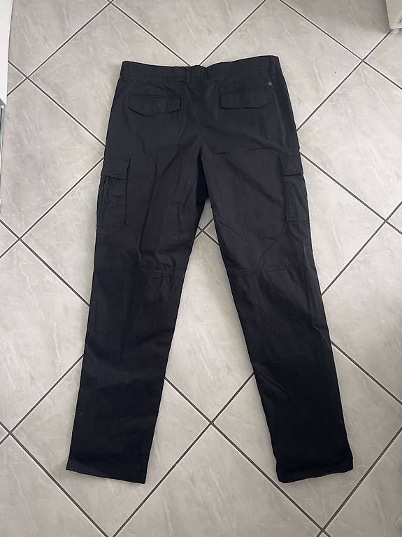 Pantaloni: Schwarze Cargohose von !Solid, W34 L34, Regular Fit – Usato da Horn venduto da timosidler 2