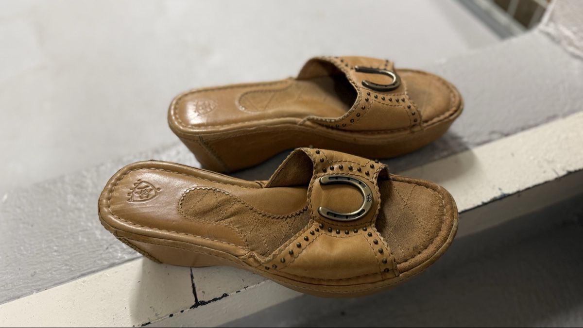 Scarpe da donna: Ariat Horseshoe Sandals (Casey) 8.5B – Usato da Zürich venduto da car_v988 2