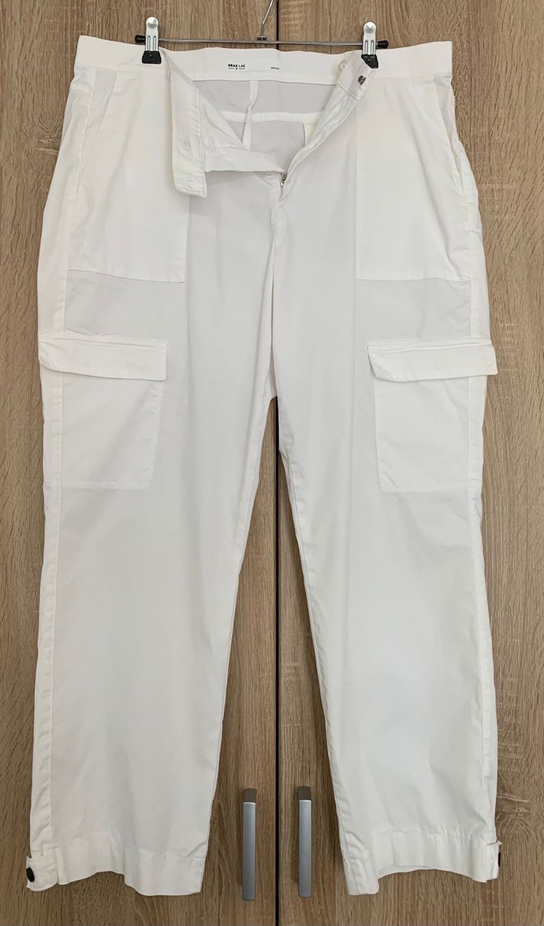 Brax Pantaloni: Brax Hose weiss Cargo lässiger  Style Grösse 44 – Usato da Nussbaumen AG venduto da brigitebardot