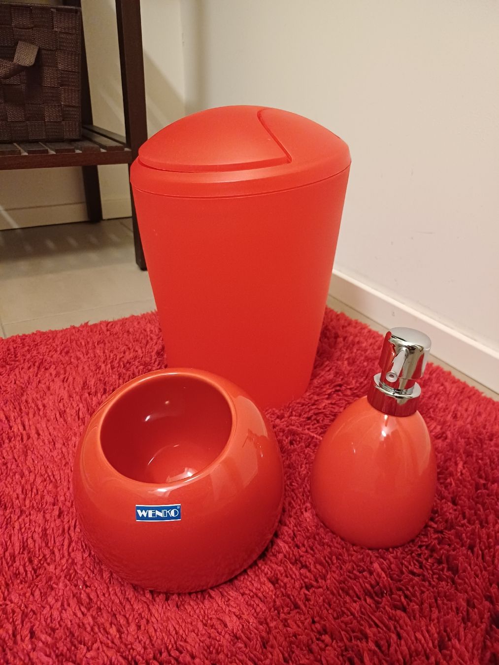 Wenko Portes-savons: Rotes Badezimmer – D'occasion à Schwerzenbach par mss_66gb