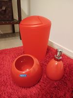 Rotes Badezimmer Zubehör