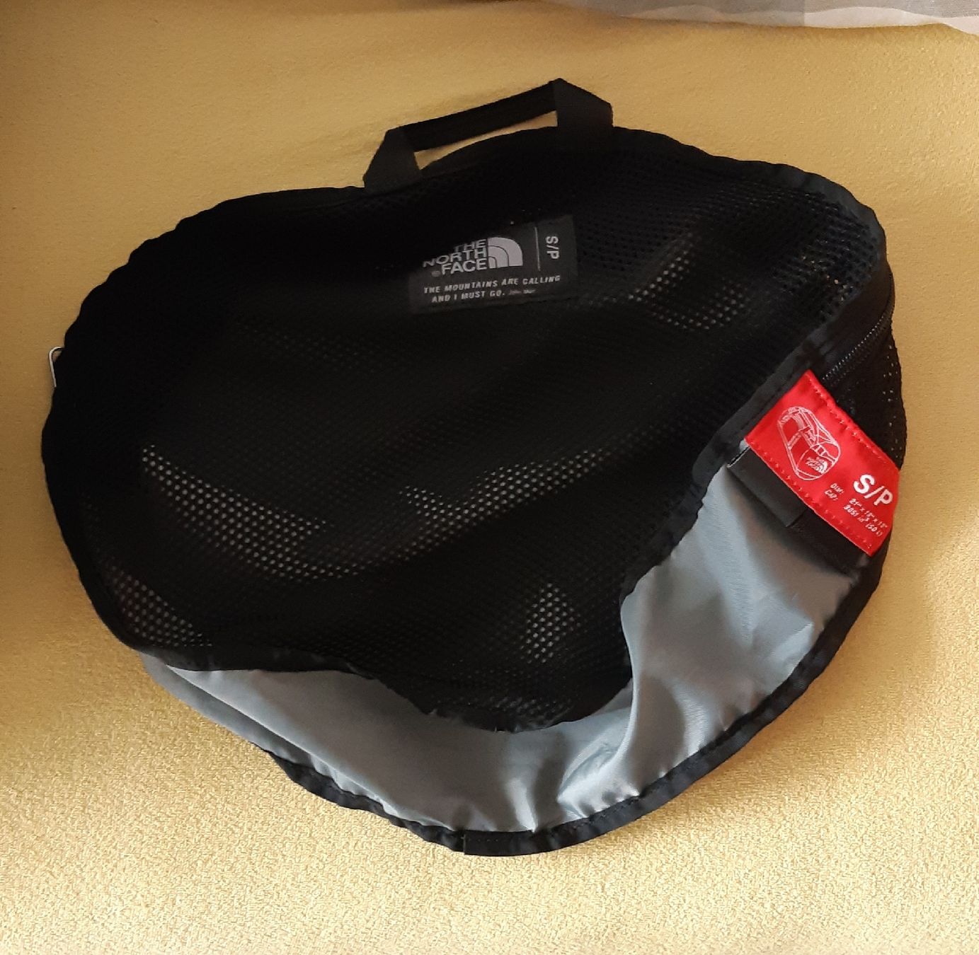 North Face Sacs à dos: The North Face Base Camp Tasche/Rucksack, schwarz – D'occasion à St. Gallen par Corbiere1972 1