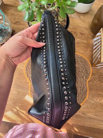 Zara Woman Leder Schultertasche mit Nieten