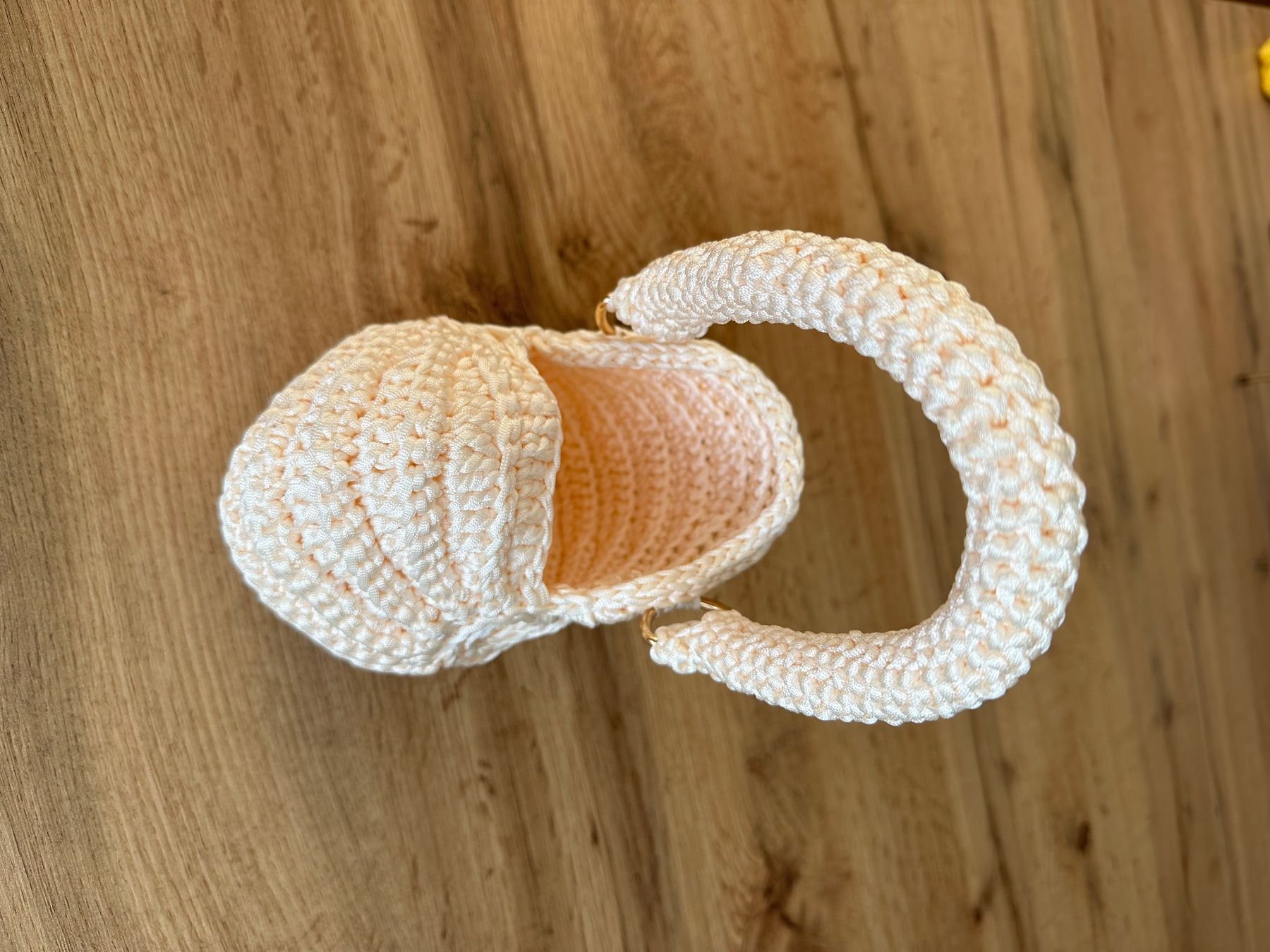 Borse da donna: Handgemachte gehäkelte Muscheltasche – Nuovo e nell'imballaggio originale da Urdorf venduto da fairfashion 1