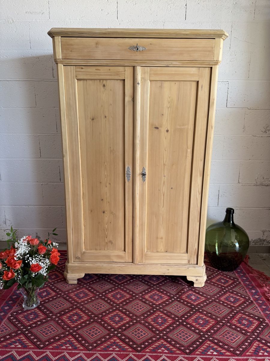 Armadi: Ancienne armoire décapée – Usato da cheyres venduto da Bigbig00 1