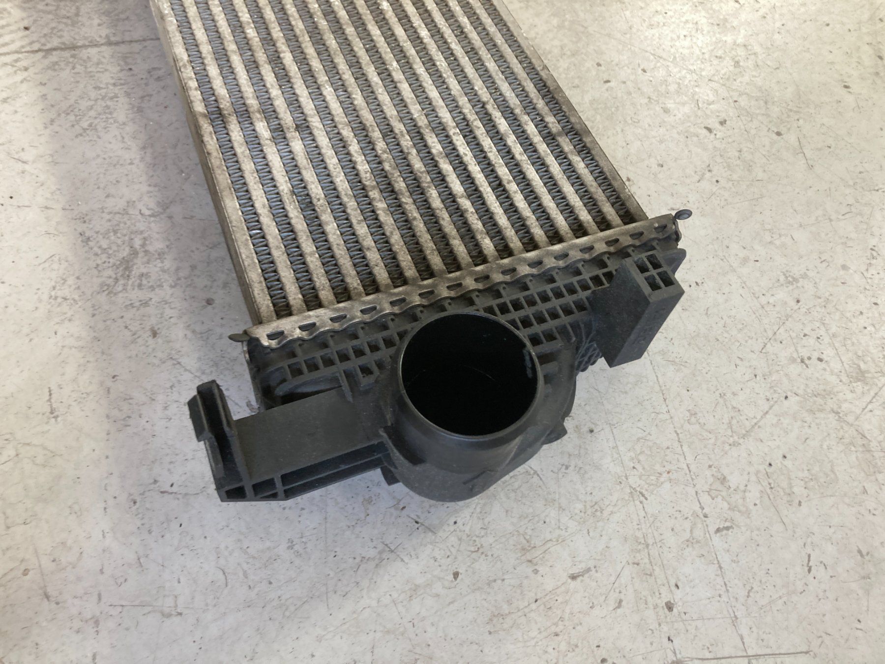 Jeep Tutti pezzi di ricambio auto: Jeep Grand Cherokee 3.0 CRD Ladeluftkühler – Usato da Cham venduto da WB2223 3
