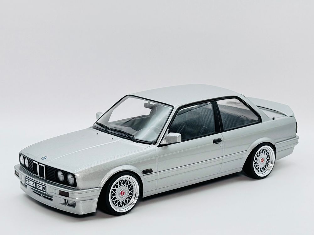 1:18 BMW E30 325I M Paket 2 - 1988 - Silber