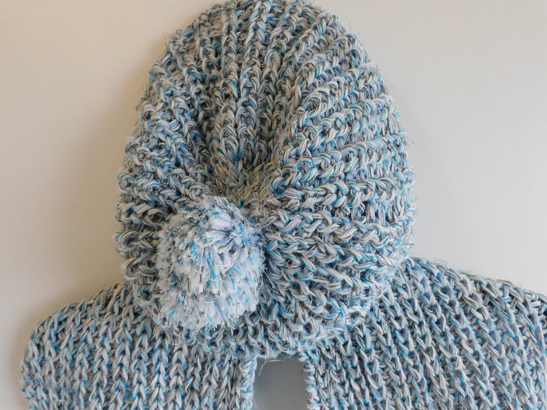 Hüte, Mützen & Caps: Selbstgestrickte Mütze& dazu passender Loopschal, hell blau – Neu und originalverpackt aus Walzenhausen von INROK 5