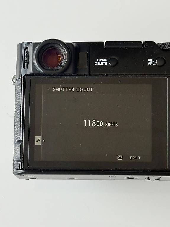 Fujifilm Fotocamera: Fujifilm X100V, great condition, 11,800 shutter count – Usato da Neuchâtel venduto da rom_9drz 1