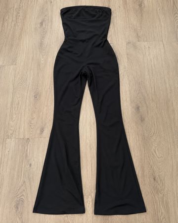 Jumpsuit schwarz trägerlos ausgestellt guter Zustand