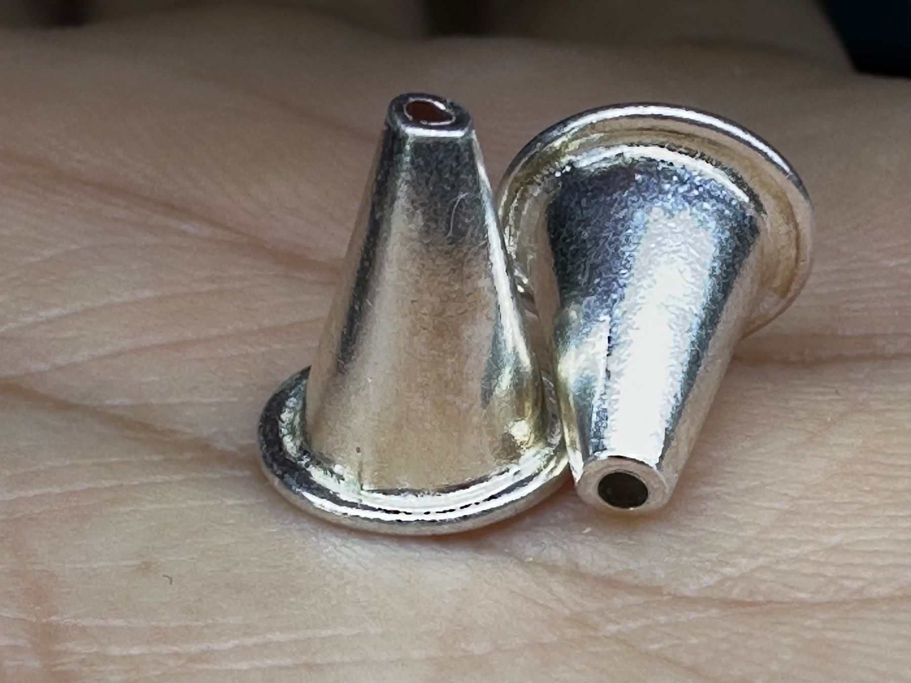 Perle (finte): 2 St. 925 Silber Schmuck Perlenkappen / Endkappen – Nuovo (secondo la descrizione) da Langenthal venduto da Seelenfreunde 1