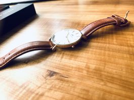 Daniel Wellington Uhr + 2 Armbänder im Top Zustand