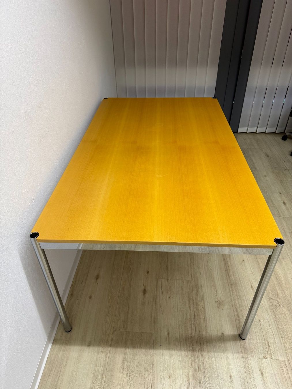 USM Tavoli: Designklassiker: USM Haller buche Tisch – Usato da Cham venduto da Urusch 1