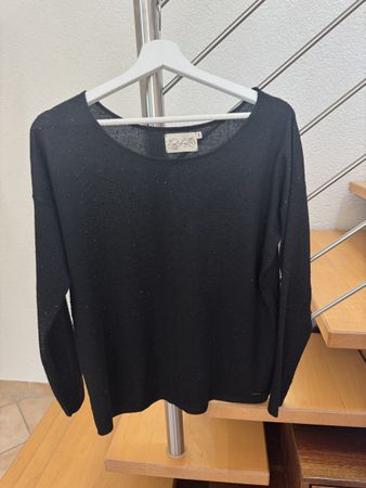 pull noir avec strass