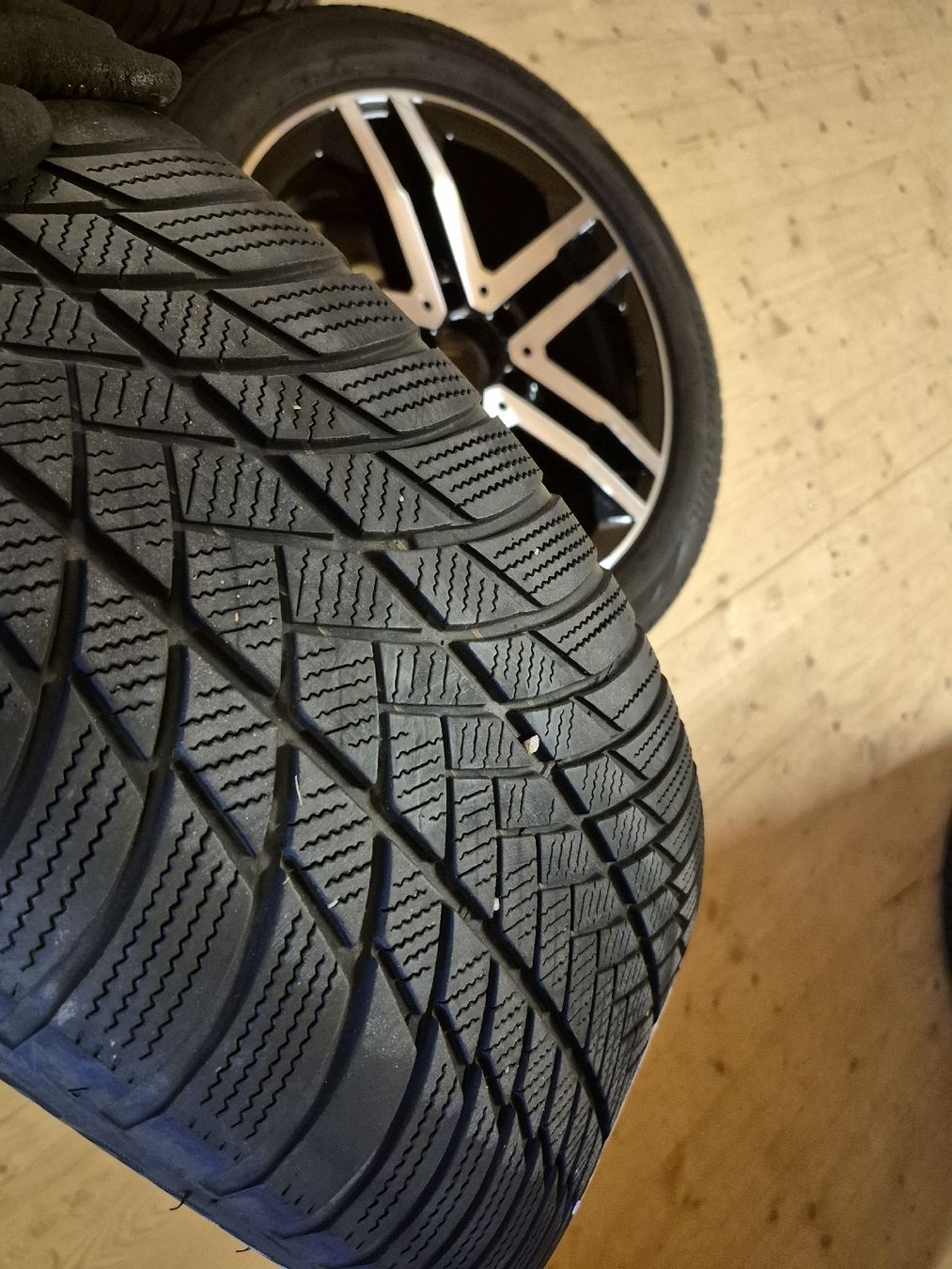 Pneumatici & Ruote complete: Winterräder Mercedes GLB 19" – Usato da Oberuzwil venduto da Auto-Hilber 4
