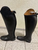 Schwarze Reitstiefel mit blauem Glitzer
