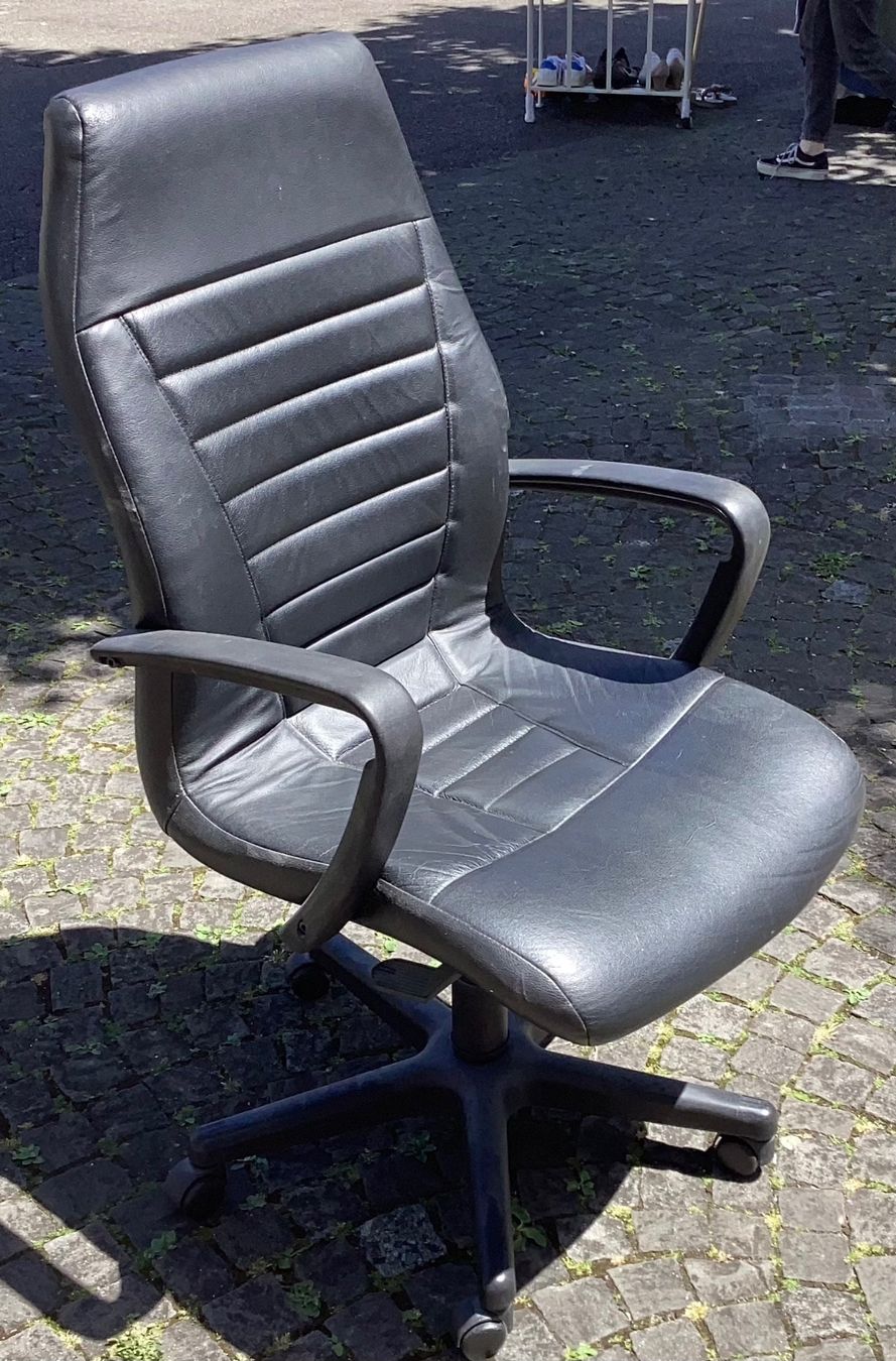 Sedie a rotelle: Fauteuil de bureau  à roulettes  occasion – Usato da DELéMONT venduto da phi_nono 1
