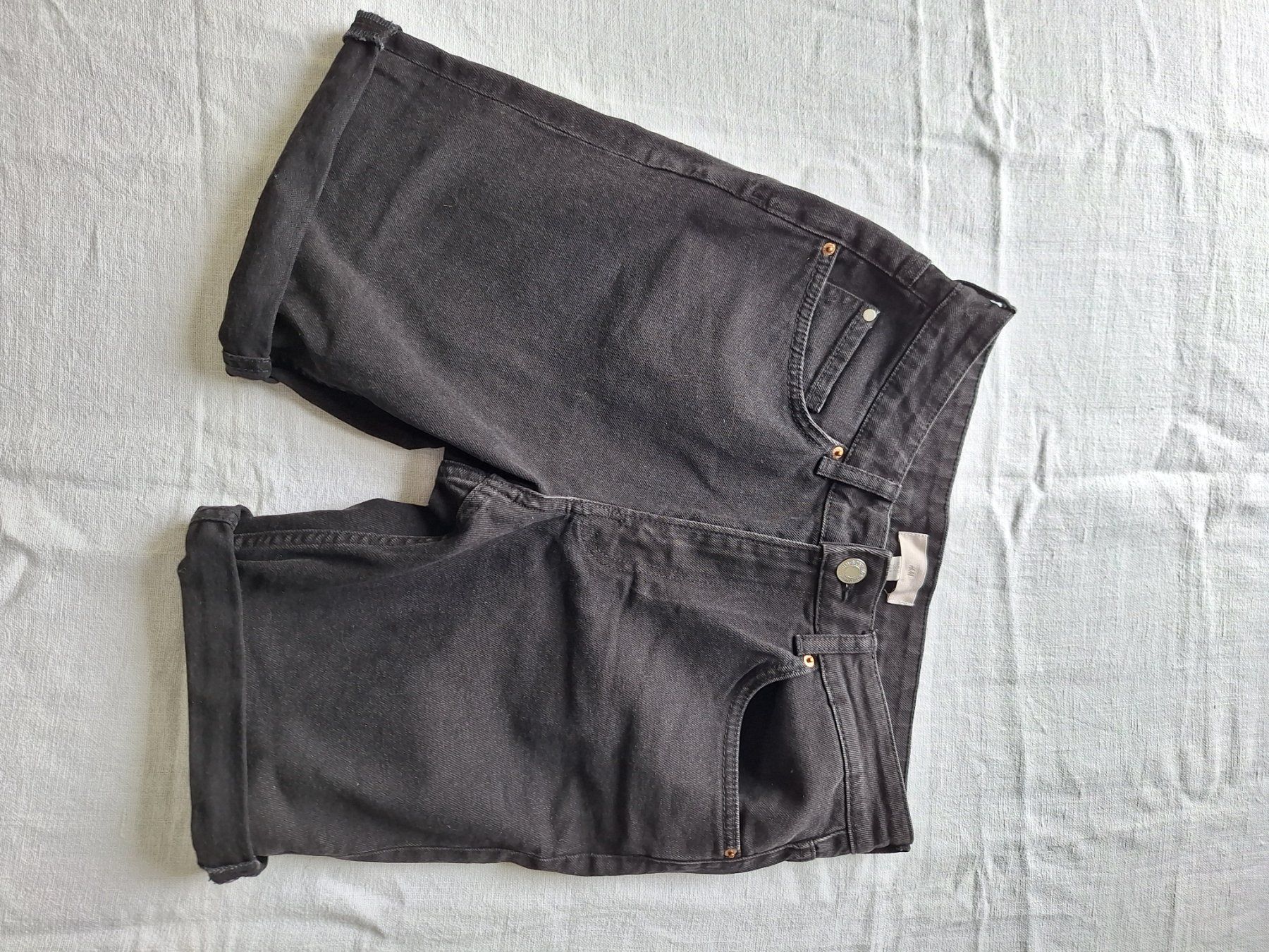 H&M Jeans: Shorts schwarz H&M – Usato da Seewen SZ venduto da herbstnebel