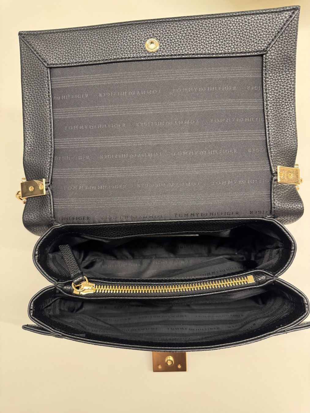 Tommy Hilfiger Borse da donna: Tommy Hilfiger Crossover Handtasche – Nuovo (secondo la descrizione) da Sierre venduto da jen_w8vt 1