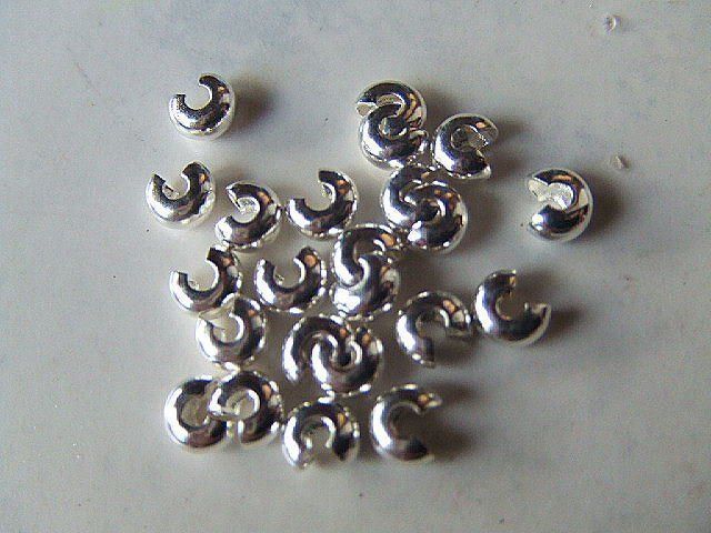 Perle (finte): 50 Crimp Cover versilbert 3mm – Nuovo (secondo la descrizione) da Alpnachstad venduto da perlengaby