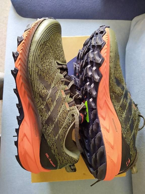 Scarpe da uomo: Neue Asics Laufschuhe Grösse 43,5 – Usato da Zürich venduto da waterman62 1