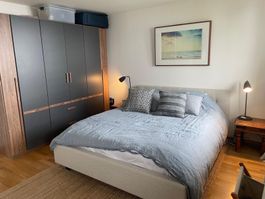 Doppelbett mit Matratze und Topper